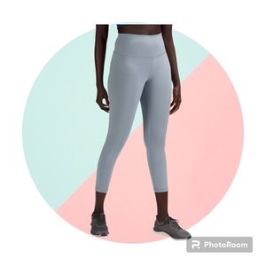 NWT Wunder Train High Rise Crop 23”